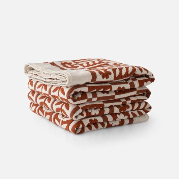 Schoolhouse Stillwater King Quilt and Pillow Shams in Auburn - Picture 6 of 13